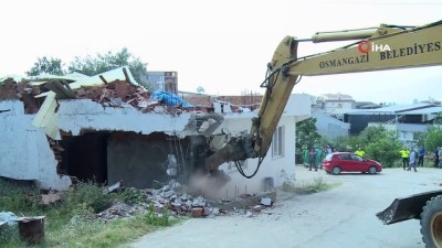 yuksek gerilim hatti -  Yüksek gerilim hattı altındaki kaçak binalar yıkıldı  Videosu