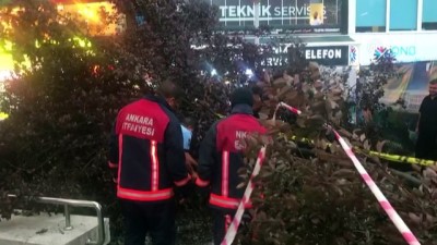 Kızılay'da metro çıkışında ağaç devrildi: 3 yaralı (3) - ANKARA
