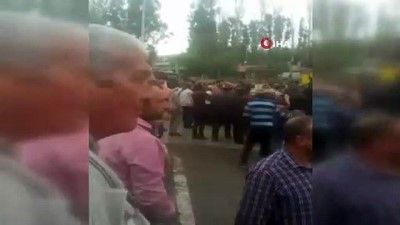 arbede -  Kars’ta köyüler yolu trafiğe kapattı  Videosu