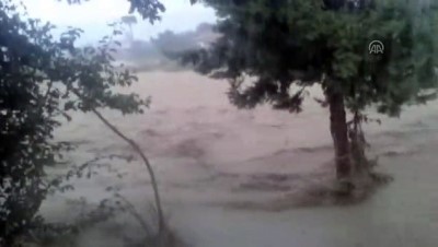 sel baskini - Sağanak sele neden oldu - ÇORUM Videosu