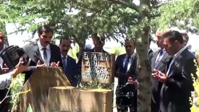 mezar taslari - 'Tüm gençlerin Ahlat'ı görmesi gerekir' - BİTLİS  Videosu