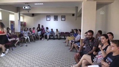 golge oyunu - Uluslararası öğrenciler 'Karagöz ile Hacivat' gölge oyununu sundu - BURSA Videosu