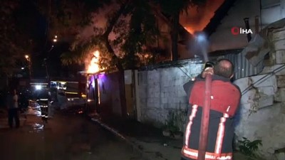  Ankara Altındağ'da çıkan yangında 2 ev kül oldu 