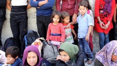 bebek - Başkale'de 74 düzensiz göçmen yakalandı - VAN  Videosu