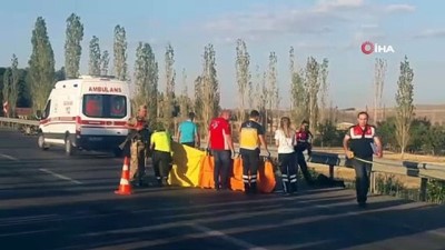  Otomobil motosiklete çarptı: 1 ölü, 4 yaralı