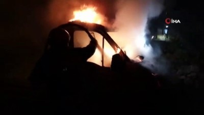 vahabi -  Park halindeki kamyonet cayır cayır yandı  Videosu