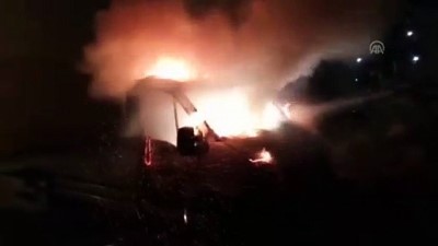 Sivas'ta park halindeki kamyonet yandı 