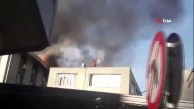  Şişli’de 5 katlı binanın çatısında korkutan yangın