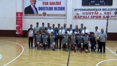 bayan voleybol takimi - Afyon Belediye Yüntaş Spor Voleybol Takımı yöneticileri yeni hedeflerini anlattı  Videosu