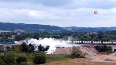 aria -  - Çekya'da Kireç Yüklü Trenin Raydan Çıkma Anı Yayınlandı  Videosu
