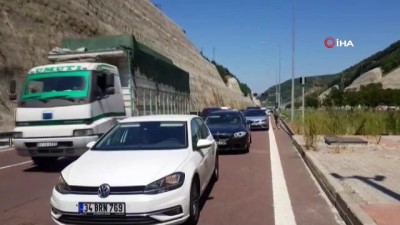 bayram trafigi -  İzmir-İstanbul otoyolunda araç yangını  Videosu