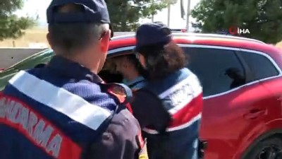 yolcu otobusu -  Jandarma’dan şeker ve kolonyalı ‘Kemerin Ses Getirsin’ uygulaması  Videosu