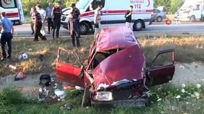 kabir ziyareti -  Kabir ziyaretinden dönen aile kaza yaptı: 6 yaralı Videosu