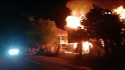  Sinop'ta iki katlı ev alev alev böyle yandı