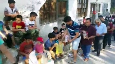 koy mezarligi -  Antalyalı iş adamı mezarlık ziyareti yapanları paraya boğdu  Videosu