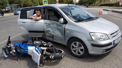 motosiklet surucusu -  Hastaneden dönen motosiklet hastaneye giden otomobil ile çarpıştı: 4 yaralı Videosu