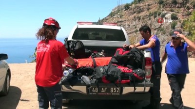 tikad -  Kayalıklara düşen kişi 12 saat sonra kurtarıldı Videosu