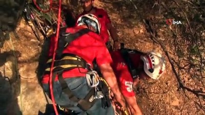 tikad -  Kayalıklara düşen kişi 12 saat sonra kurtarıldı  Videosu