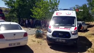  Tunceli'de bir köyde iki ev yandı, 3 kişi dumandan etkilendi