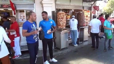 forma - Liverpool ve Chealsea taraftarları Taksim’de gezip döner yedi  Videosu
