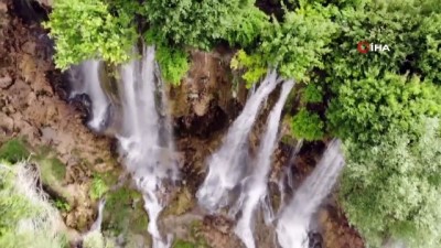 gurbetci -  40 derece sıcaktan bunalan tatilciler serinlemek için şelalelere akın etti  Videosu