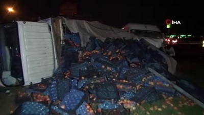  Antalya'da tur minibüsü kamyona arkadan çarptı: 5'i turist 6 yaralı 