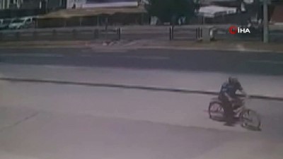 motosiklet surucusu -  Motosiklet sürücüsünün hayatını kaybettiği feci kaza kamerada  Videosu