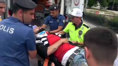polis merkezi -  Motosikletlilerin seyir halindeki sohbeti kaza getirdi: 1 yaralı  Videosu