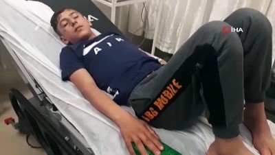 akrep -  Siirt'te ayakkabısını giymeye çalışan 15 yaşındaki genci akrep soktu Videosu
