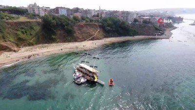  - Sinop'ta gezi teknesi karaya oturdu
- Sinop’ta karaya oturan teknedeki vatandaşlar tahliye edildi 