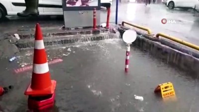 mahsur kaldi -  Karaköy'de yağış sonrası dükkanları su bastı, esnaf mahsur kaldı  Videosu