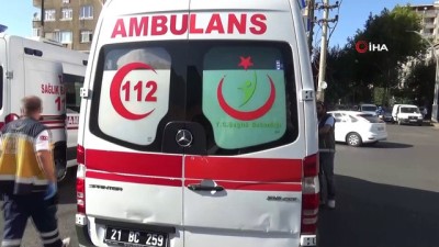 yolcu tasimaciligi -  Otomobil, yolcu minibüsüne çarptı: 5 yaralı Videosu