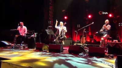  Ayvalık’ta Ruboto ile Mehmet Erdem’den unutulmaz konser 
