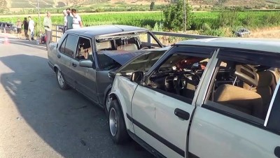 Ödemiş'te iki otomobil çarpıştı: 11 yaralı - İZMİR