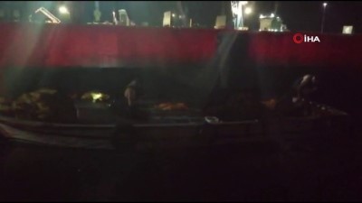 gumruk muhafaza ekipleri -  Tekirdağ'da bir tekne dolusu kaçak midye ele geçirildi  Videosu