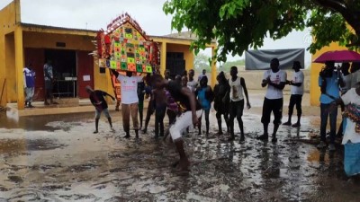 yagmur duasi - TİKA gönüllüleri Senegal'e 'yağmurla' geldi - DAKAR Videosu