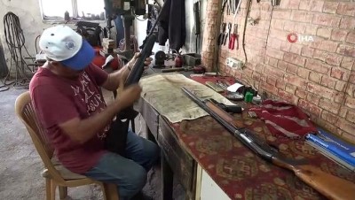 fabrika -  35 yıllık silah tamircisi hem polise, hem askere hizmet ediyor  Videosu