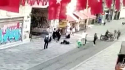  Taksim’de turist kadınlara dehşeti yaşatan sürücü yakalandı... Motosikletin yayaların arasına dalma anı kamerada