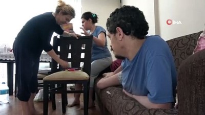 kok hucre nakli -  Yürüme zorluğu çeken anne, engelli iki evladıyla yaşama tutunmaya çalışıyor  Videosu