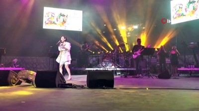 rock -  Büyükçekmeceliler Fatma Turgut konseriyle doyasıya eğlendi  Videosu