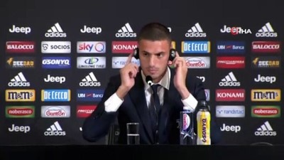 imza toreni - Merih Demiral: 'Juventus'un ilk Türk futbolcusu olmak gurur verici' Videosu