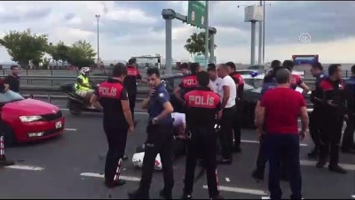 yunus polisi - Motosikletle duran araca çarpan 2 polis yaralandı - İSTANBUL Videosu