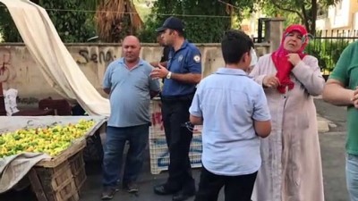genc kiz - Pazarda alışveriş yaparken üzerine direk devrildi - KAHRAMANMARAŞ Videosu