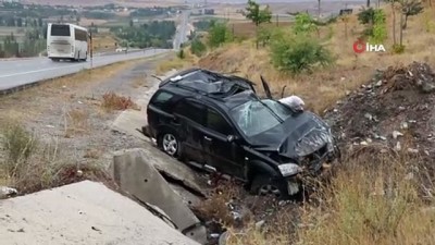 Takla atan araç şarampole devrildi: 4 yaralı 