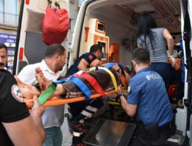 Torun, dedesi ve ninesini bıçakladı