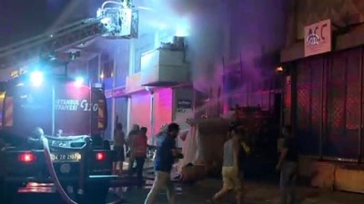 Başakşehir'de kozmetik deposunda yangın - İSTANBUL 
