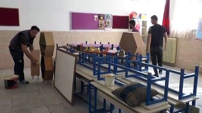 egitim ogretim yili -  Belediye başkanı gençlerle birlikte okul boyuyor  Videosu