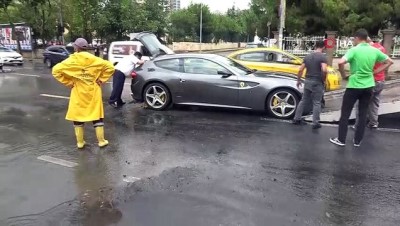 luks otomobil -  Caddebostan’da milyon liralık Ferrari suda böyle mahsur kaldı  Videosu