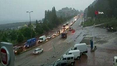  Çarşı sular altında kaldı... Zonguldak'ta sağanak sele neden oldu