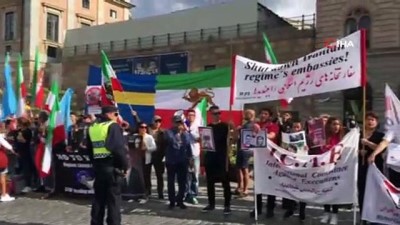  - İsveç'teki İranlılardan rejim karşıtı protesto
- İran Dışişleri Bakanı Zarif’in İsveç ziyareti parlamento binası önünde protesto edildi